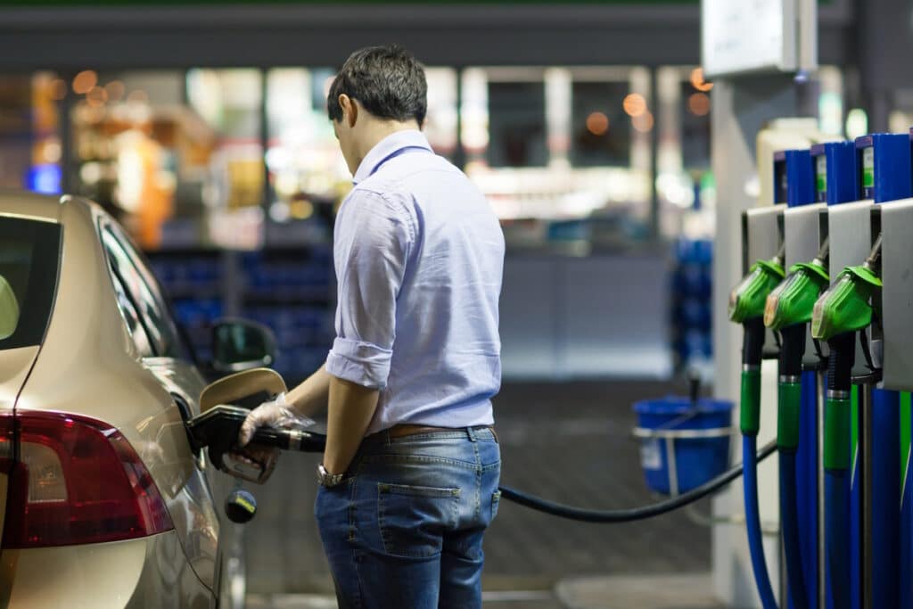 Man refueling car