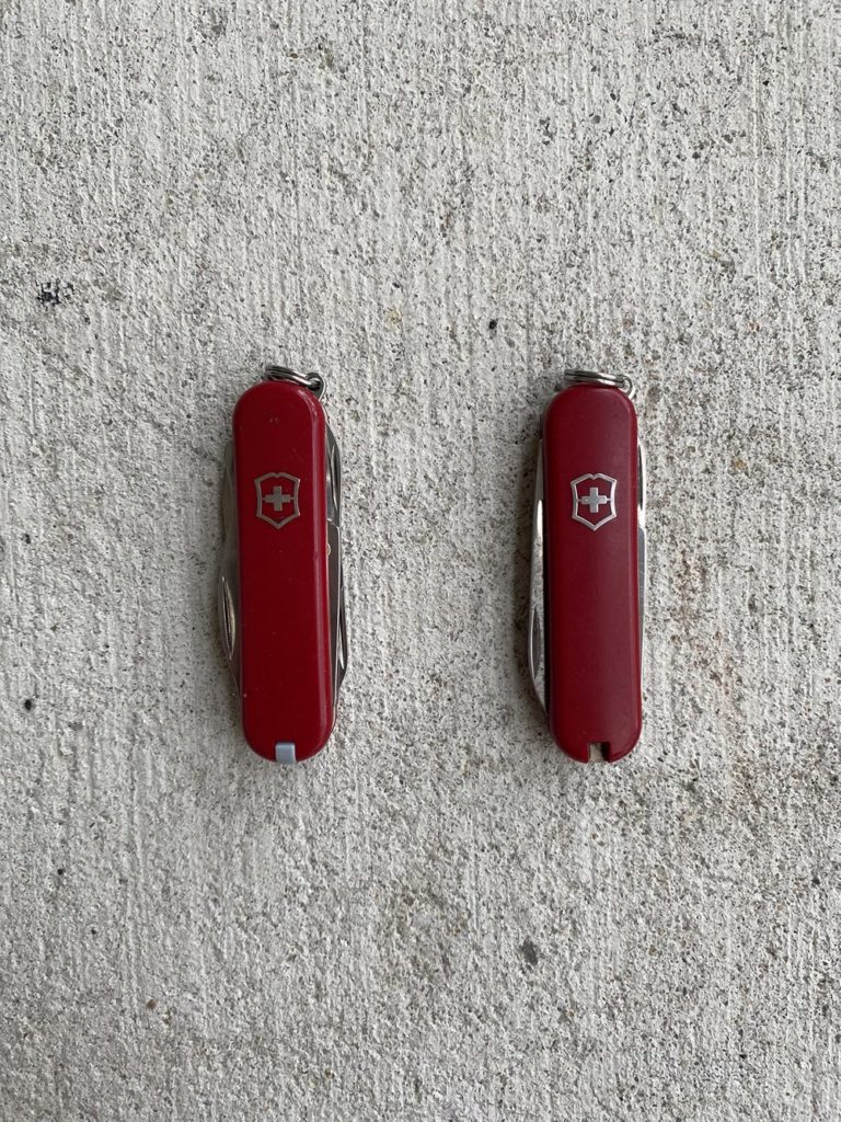 ОБЗОР АРМЕЙСКОГО НОЖА VICTORINOX CLASSIC SD + СРАВНЕНИЕ С RAMBLER