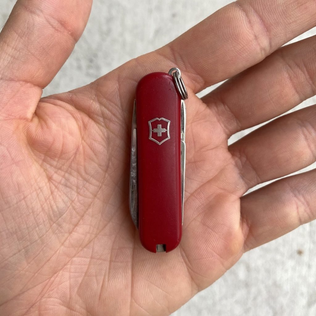 ОБЗОР АРМЕЙСКОГО НОЖА VICTORINOX CLASSIC SD + СРАВНЕНИЕ С RAMBLER