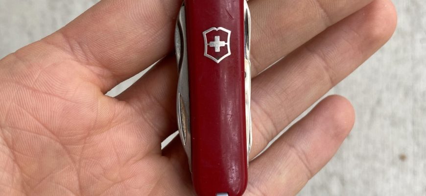 ОБЗОР АРМЕЙСКОГО НОЖА VICTORINOX CLASSIC SD + СРАВНЕНИЕ С RAMBLER