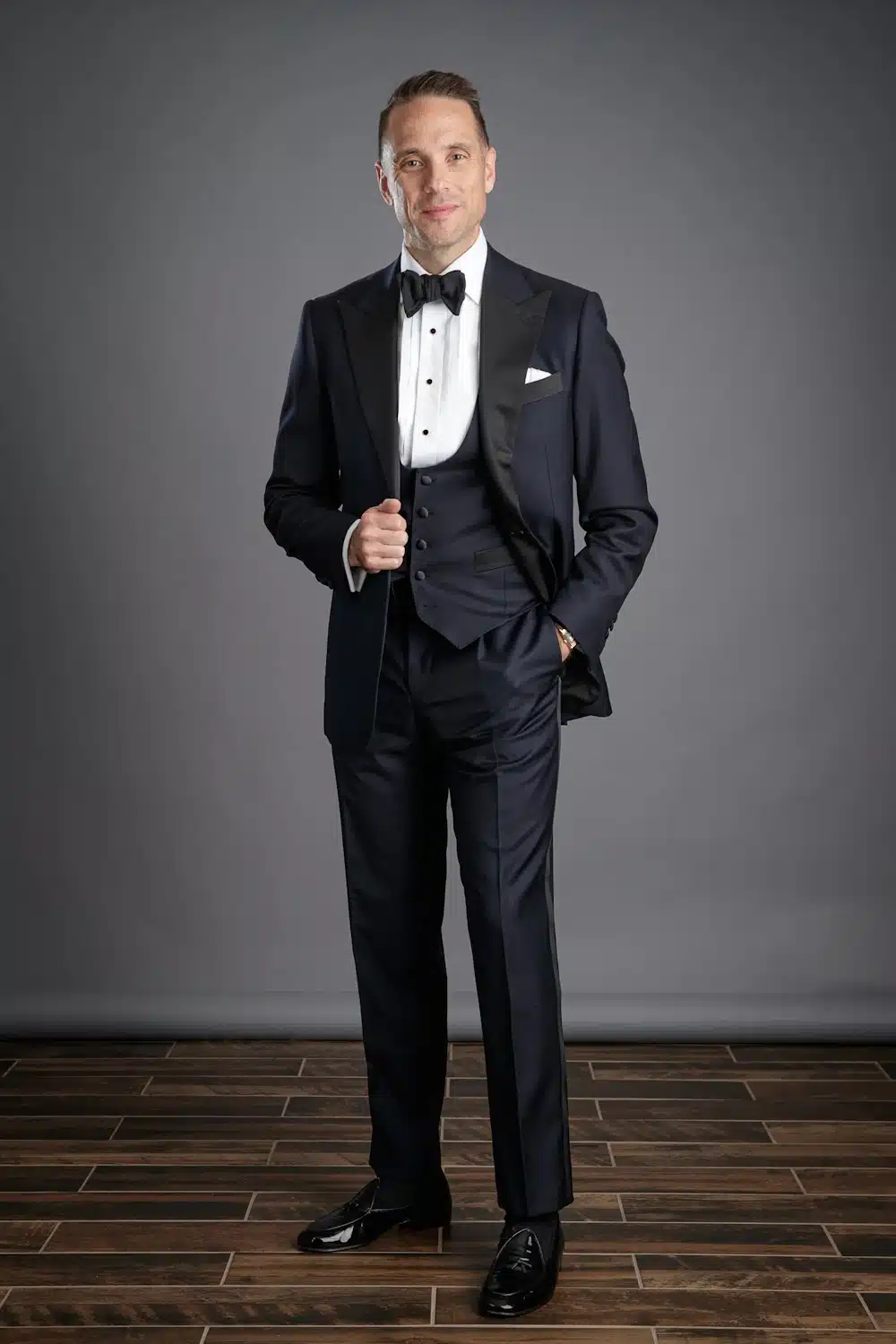 Hespoke Style Midnight Navy Blue Tuxedo