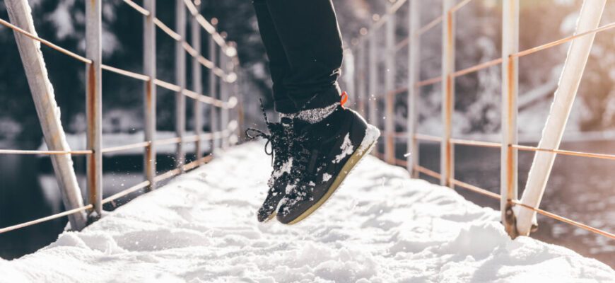 Как правильно носить кроссовки зимой