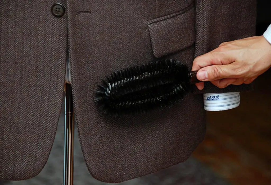 6 Steps To Properly Brush Your Suit