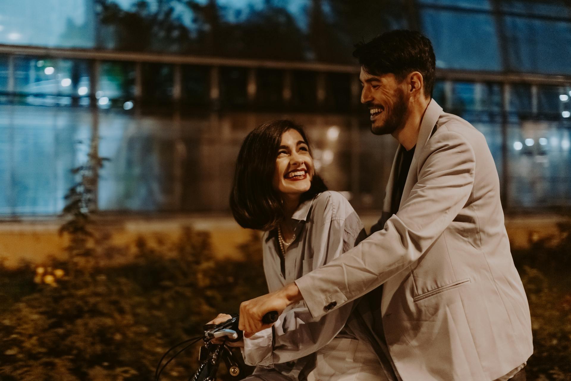 A happy and loving couple on a bicycle.