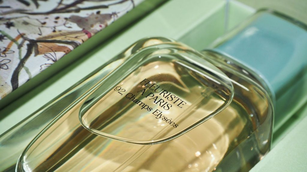 A close-up picture of Fleuriste à Paris.