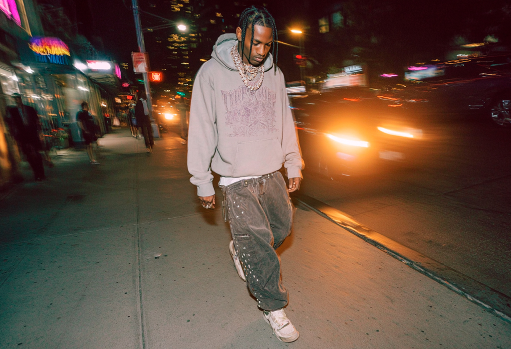 Travis Scott wearing sagging pants