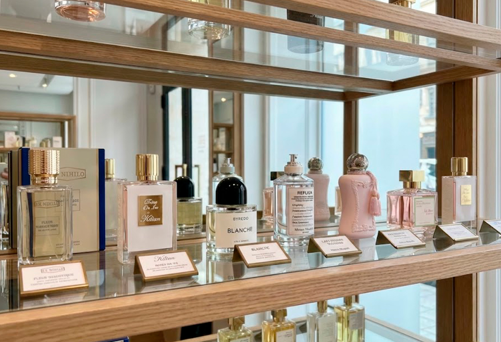 Boutique perfume display featuring niche brands like Byredo, Kilian, Parfums de Marly, Ex Nihilo